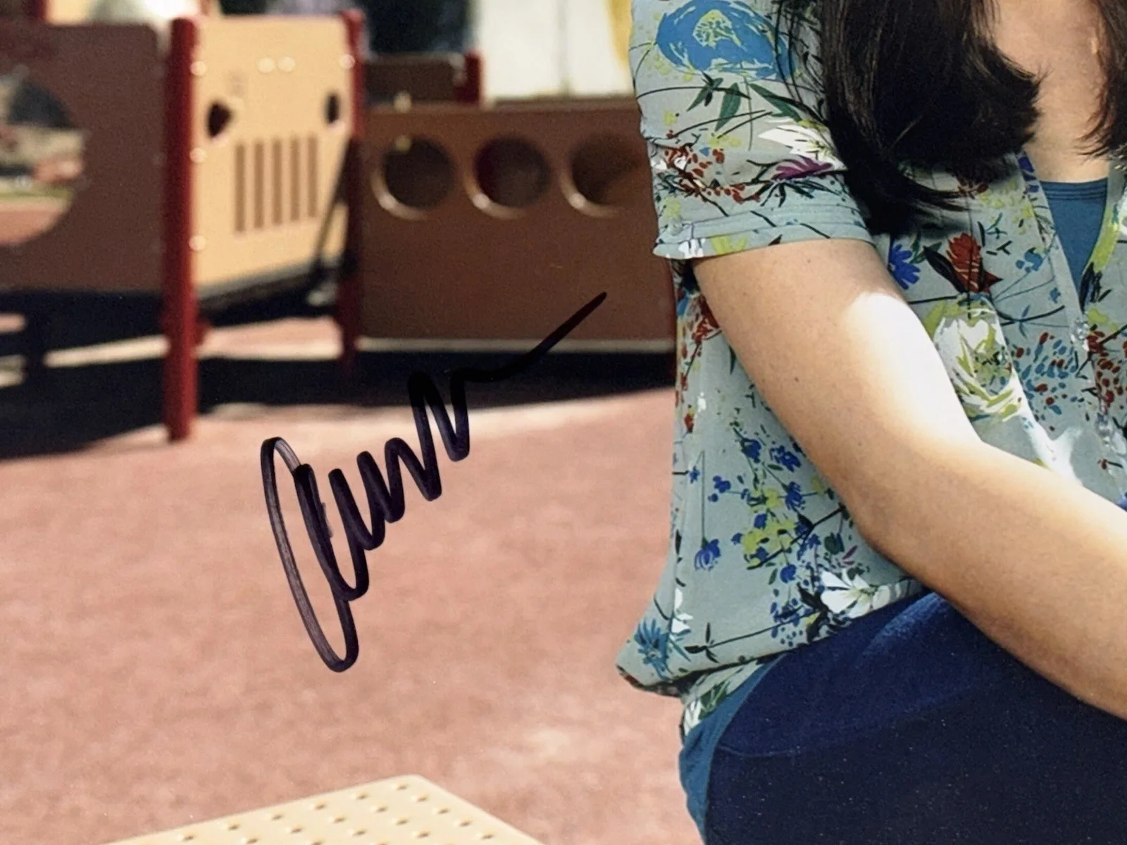 Aubrey Plaza — AUBREY PLAZA SIGNED AUTOGRAPHED SEXY 8x10 PHOTO COA JSA PARKS AND RECREATION, изображение 2