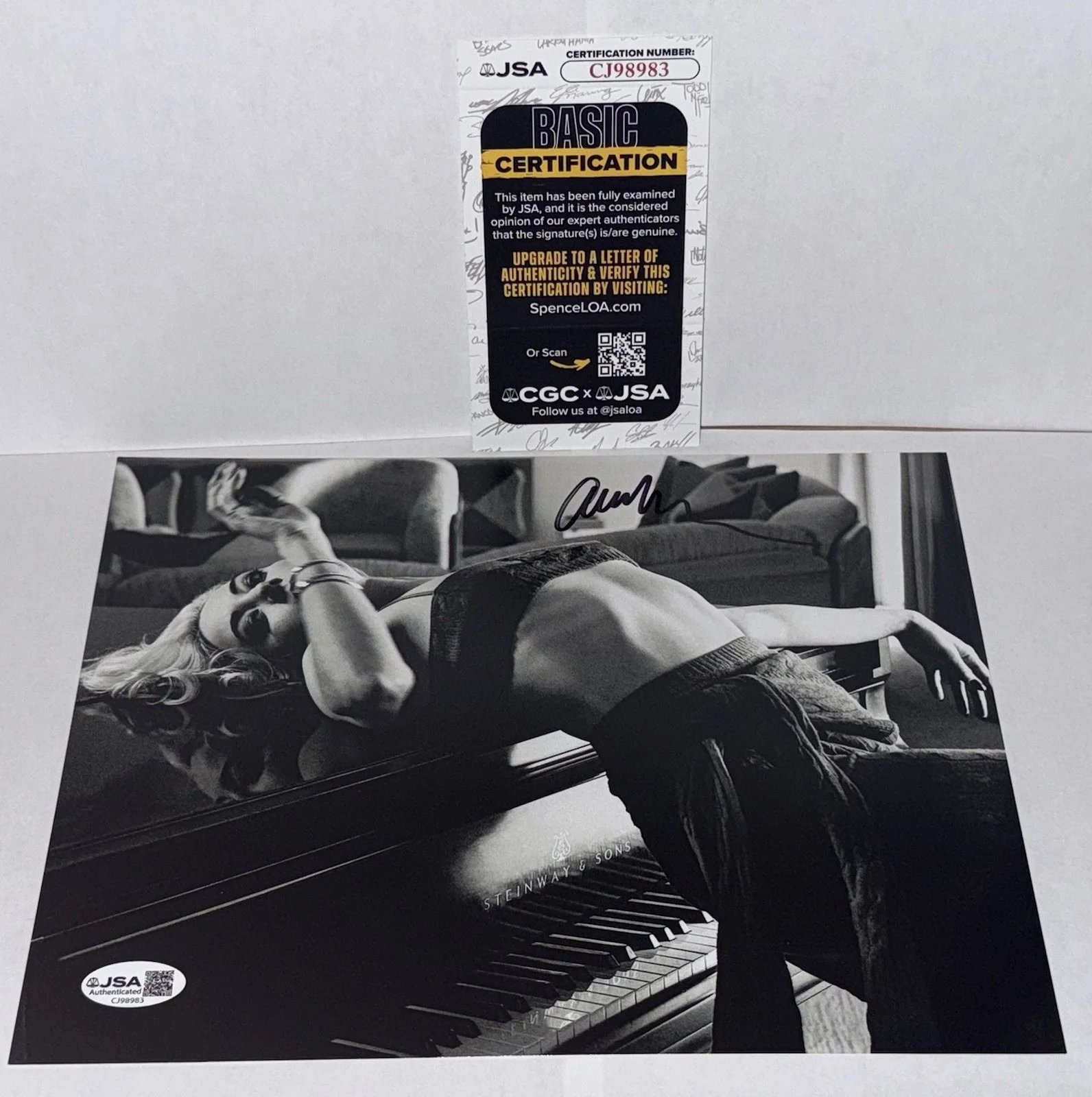 Aubrey Plaza — AUBREY PLAZA SIGNED AUTOGRAPHED SEXY 8x10 PHOTO COA JSA PARKS AND RECREATION