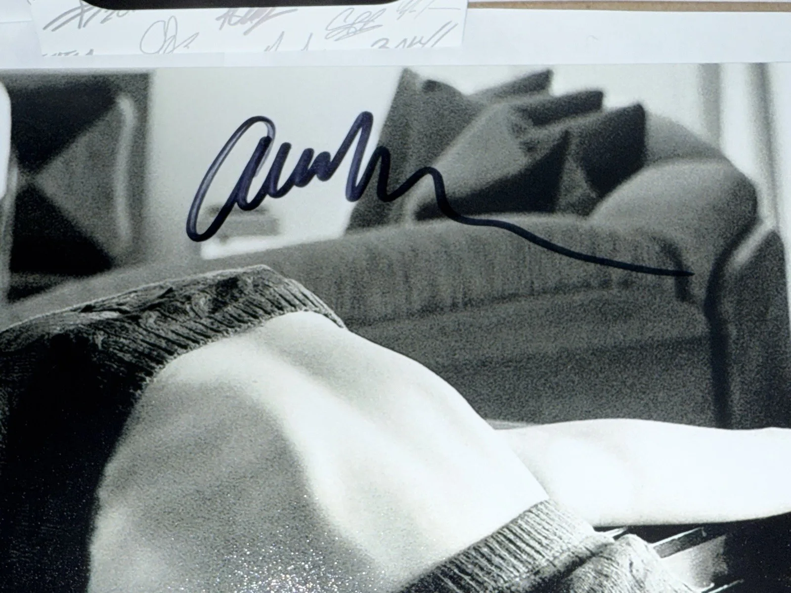 Aubrey Plaza — AUBREY PLAZA SIGNED AUTOGRAPHED SEXY 8x10 PHOTO COA JSA PARKS AND RECREATION, изображение 2