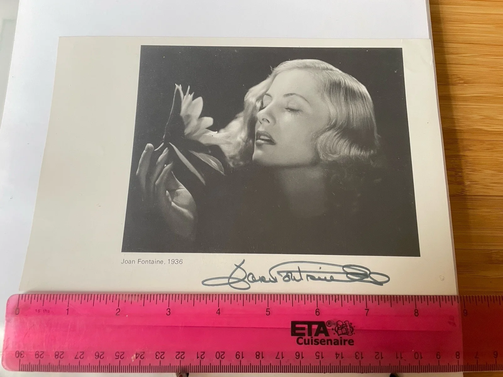 Joan Fontaine — Joan Fontaine Signed Photo Rare Stunning Authentic Signature, image 2