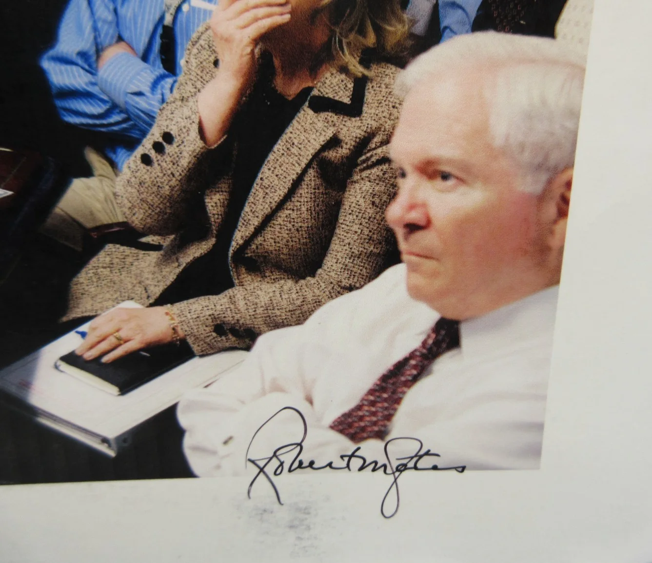 JOE BIDEN, JAMES CLAPPER, ROBERT GATES, ADMIRAL MIKE MULLEN — THE SITUATION ROOM - BIN LADEN TAKE DOWN VERY RARE 4 SIGNATURES 8X11 W/COA, изображение 5