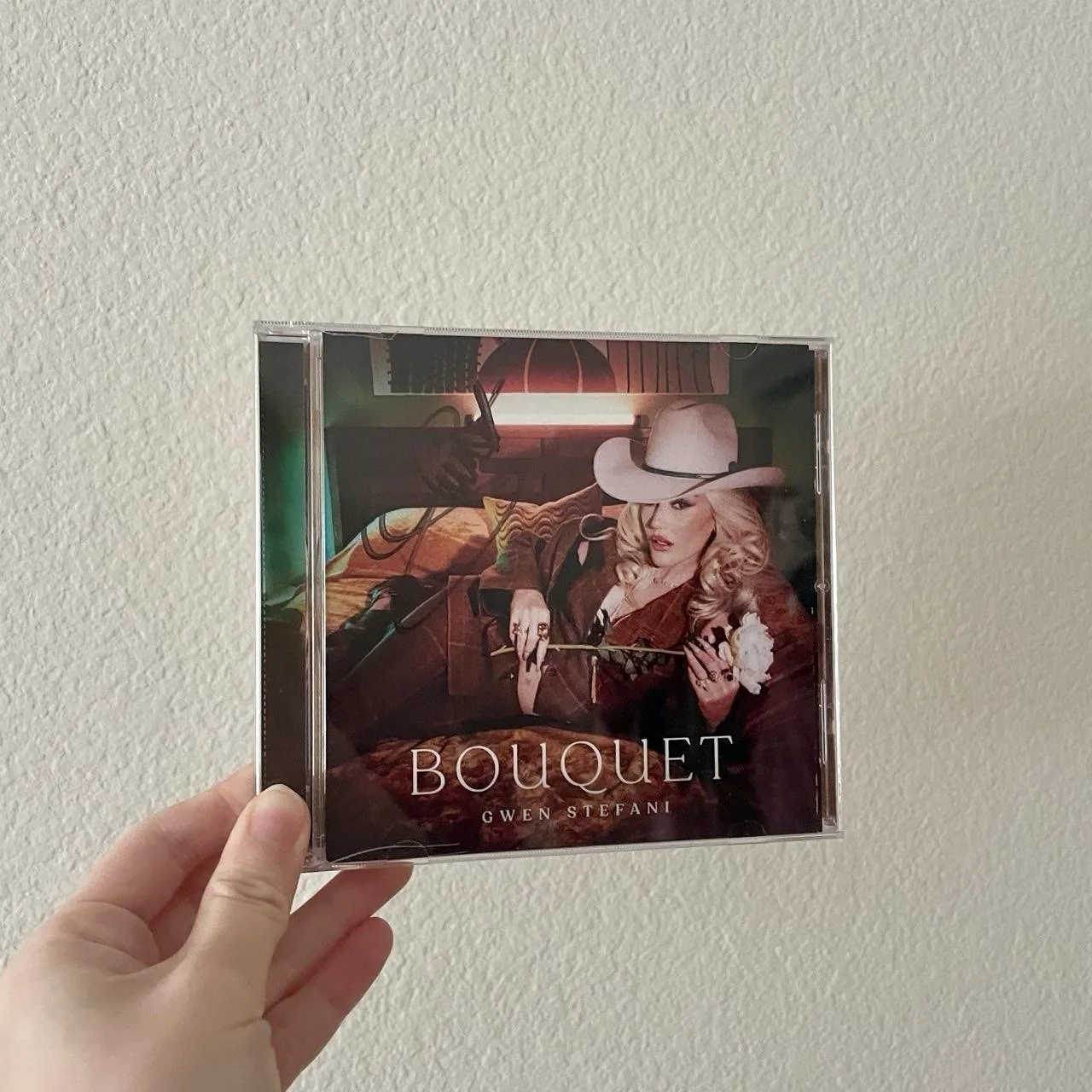 Gwen Stefani Signed “Bouquet” CD Album Autographed Booklet, изображение 2