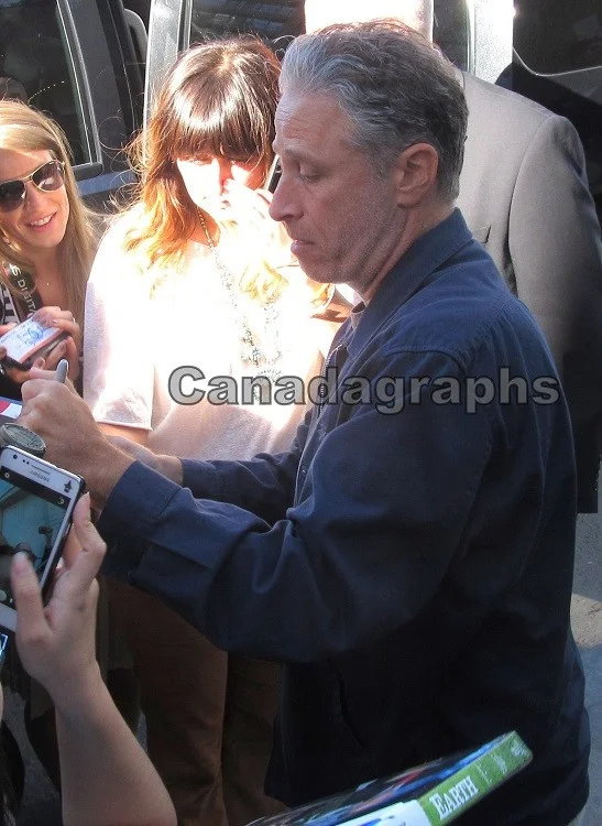 Jon Stewart — Jon Stewart signed The Daily Show with 8x10 photo, изображение 2
