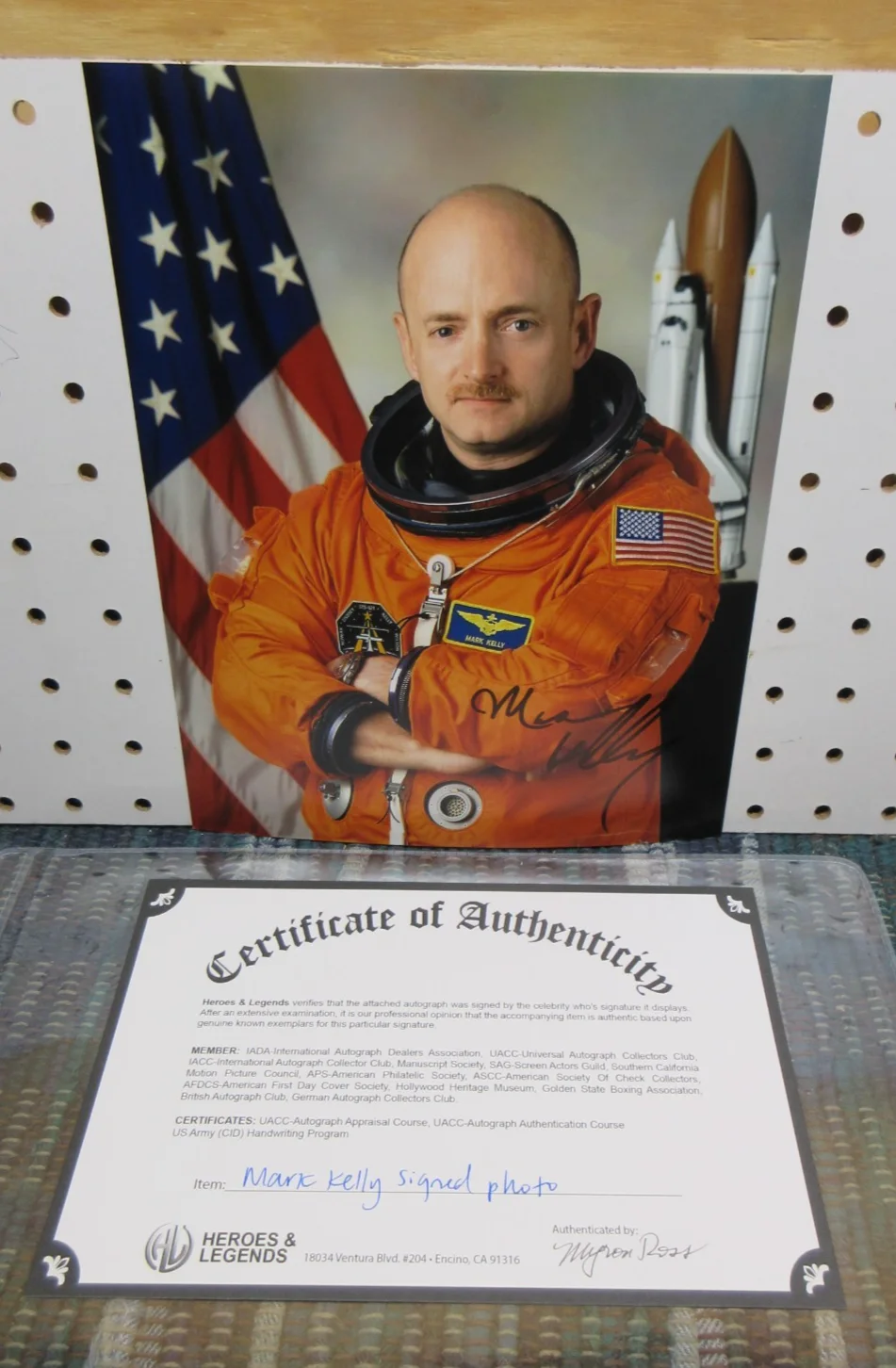 MARK KELLY — ASTRONAUT , MARK KELLY , SIGNED 8"X10" PHOTO - AUTOGRAPH WITH COA, изображение 3