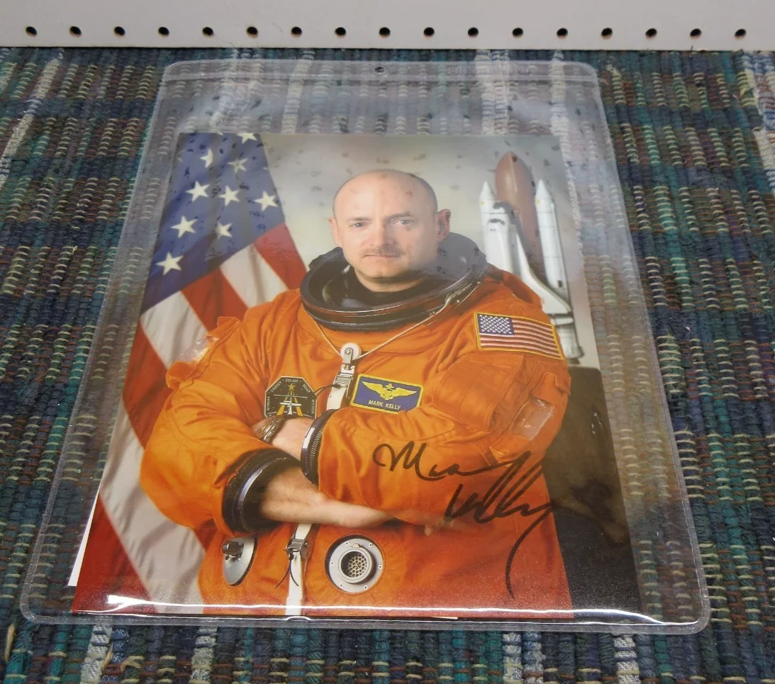 MARK KELLY — ASTRONAUT , MARK KELLY , SIGNED 8"X10" PHOTO - AUTOGRAPH WITH COA, изображение 5