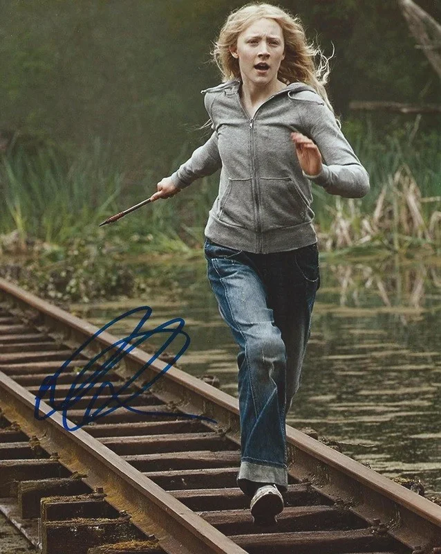 Saoirse Ronan — Saoirse Ronan signed Hanna 8x10 photo 4X Academy Award nominee