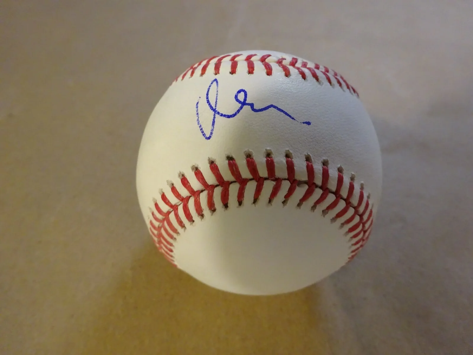 Matt Damon — Autographed Matt Damon Signed Rawlings Baseball Beckett BAS COA, image 2
