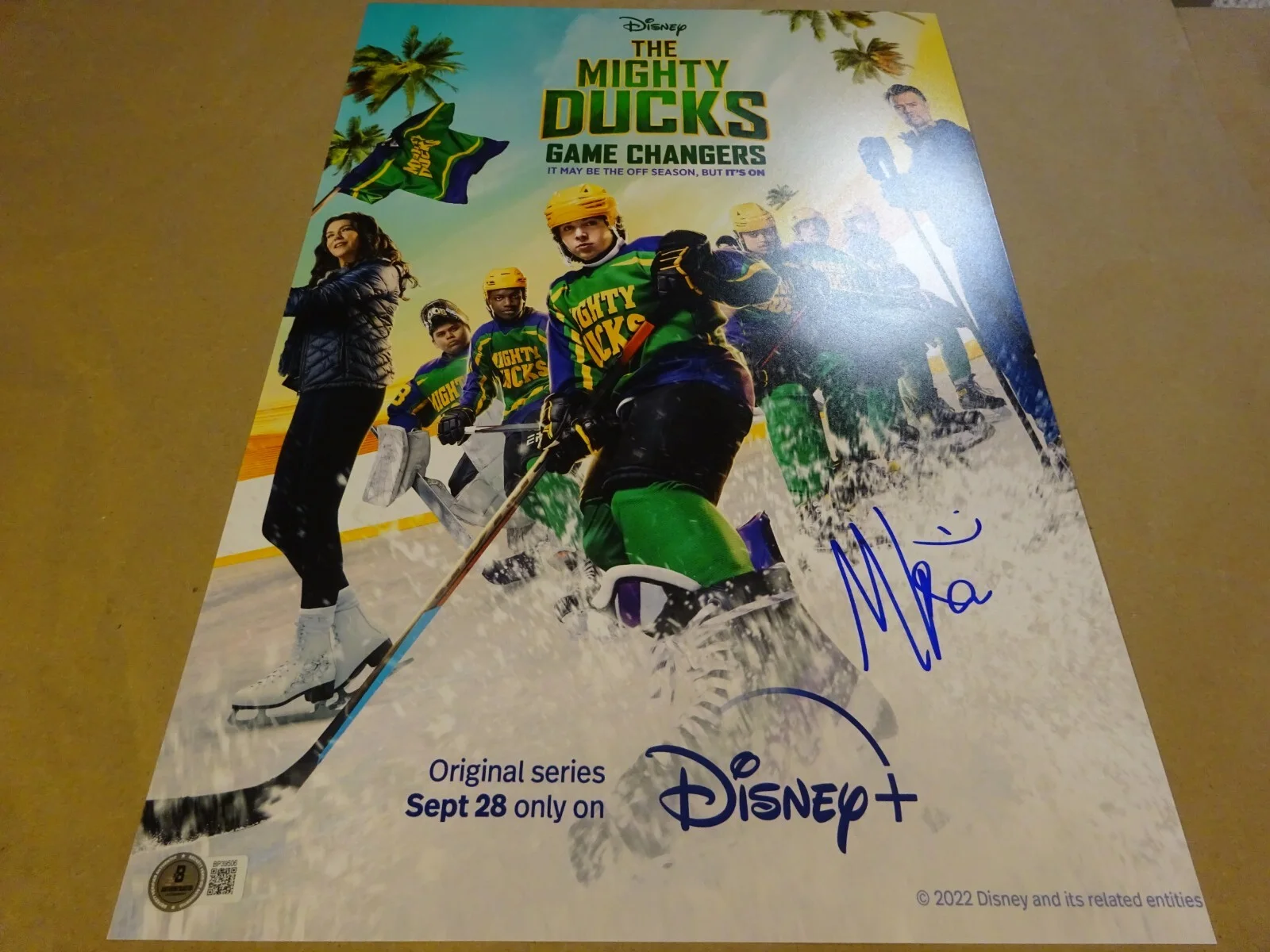 Molly Kearney — Signed Molly Kearney Autographed Mighty Ducks Game Changers 12x18 Photo BAS COA, image 2