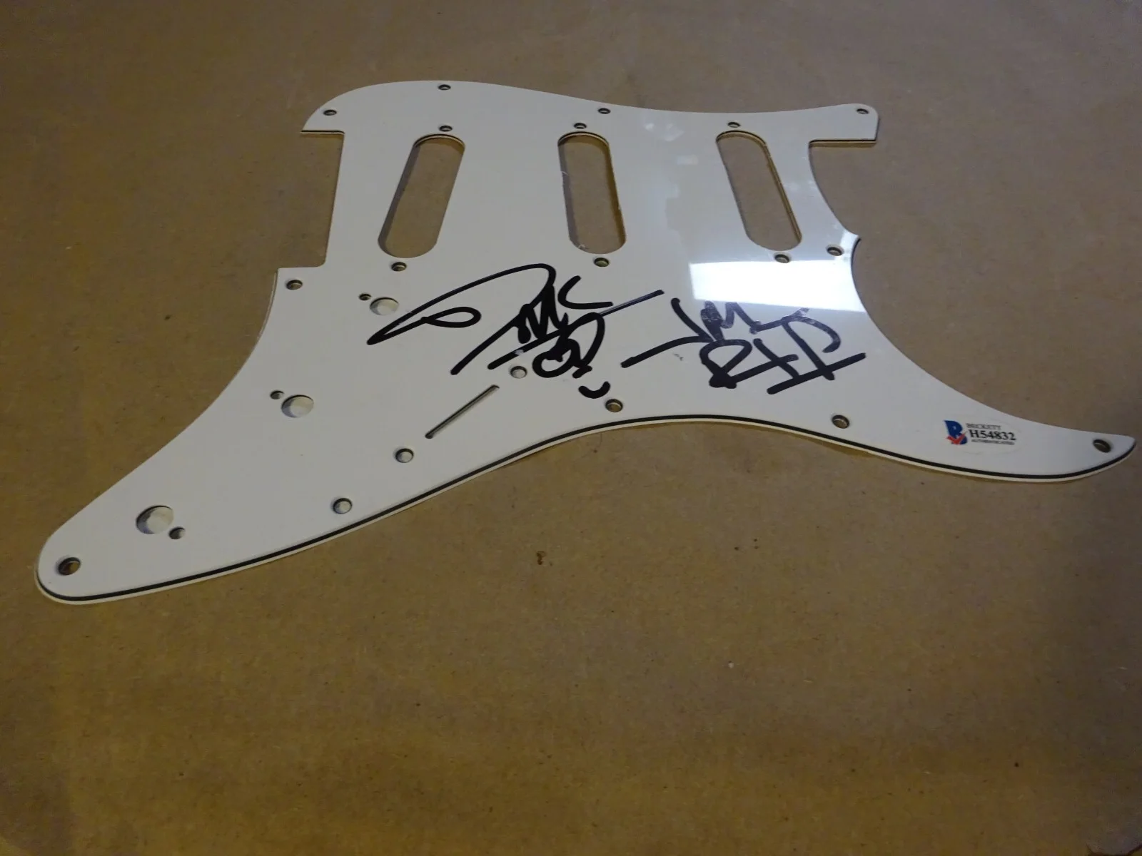 Autographed Darryl McDaniels DMC Signed Pick Guard Beckett BAS COA, image 3