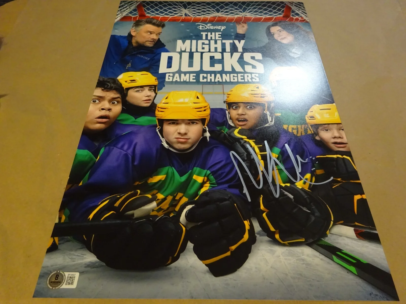 Molly Kearney — Signed Molly Kearney Autographed Mighty Ducks Game Changers 12x18 Photo BAS COA, image 2