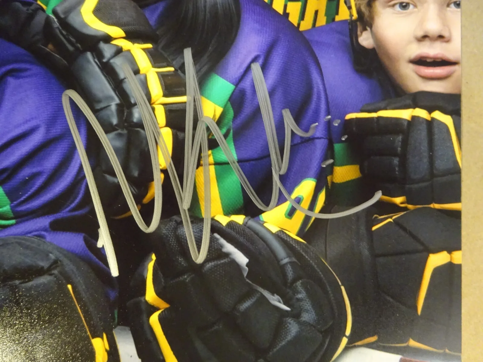 Molly Kearney — Signed Molly Kearney Autographed Mighty Ducks Game Changers 12x18 Photo BAS COA, image 4