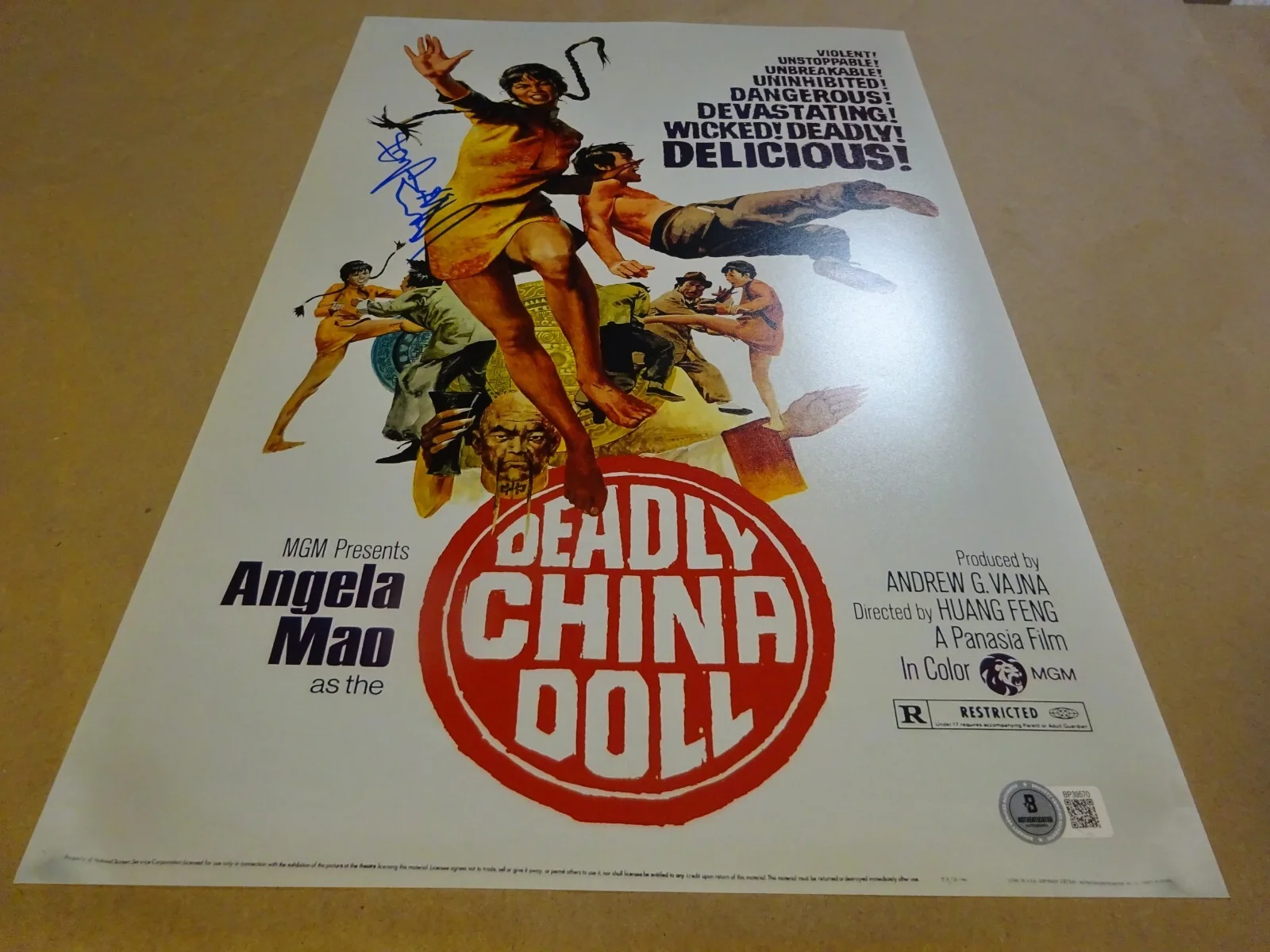 Angela Mao — Signed Angela Mao Autographed Deadly China Doll 11"x17" Photo Beckett BAS COA, изображение 2