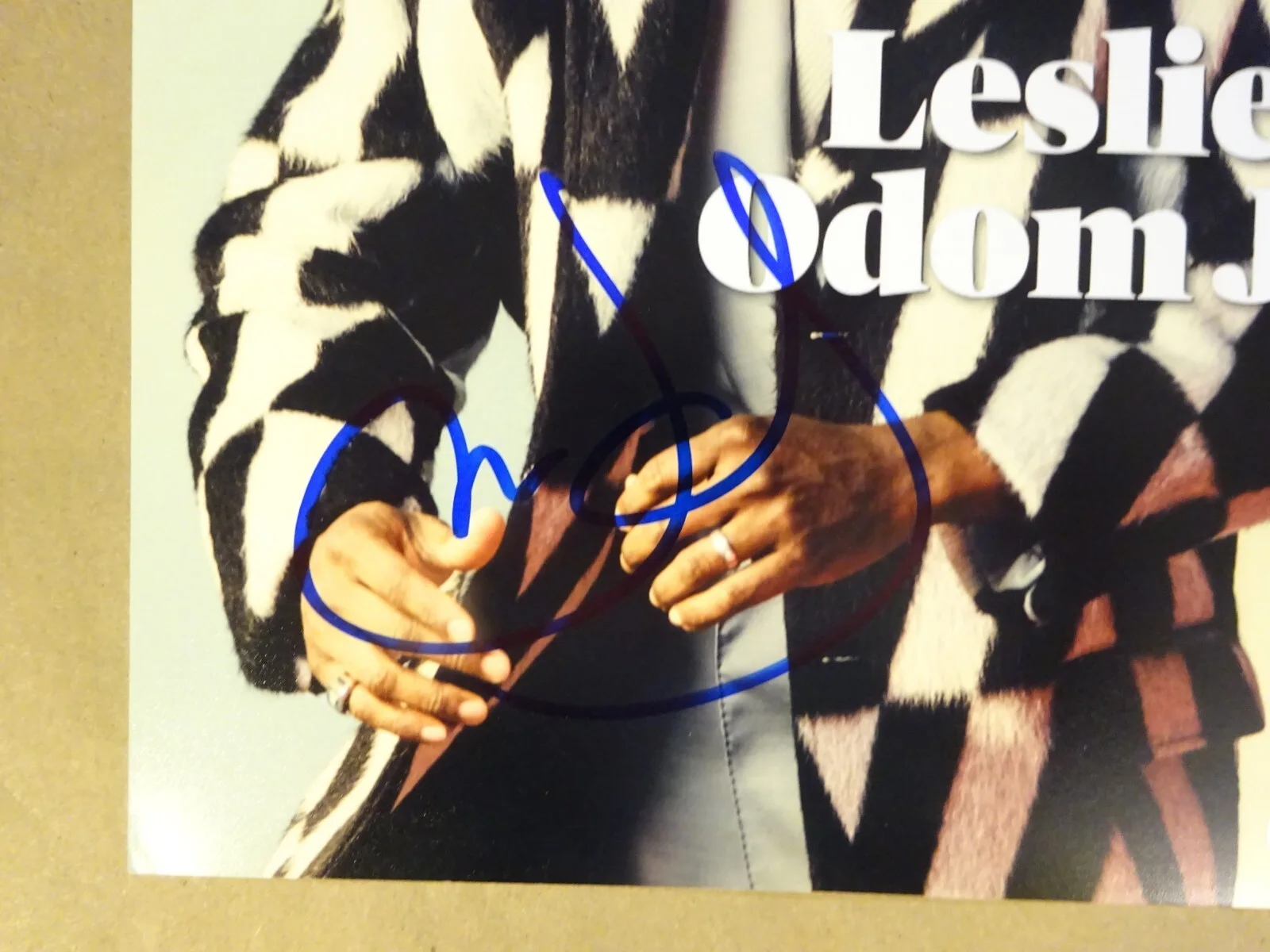 Leslie Odom Jr — Autographed Leslie Odom Jr Signed 8x10 Rolling Stone Cover Photo Beckett BAS COA, image 3