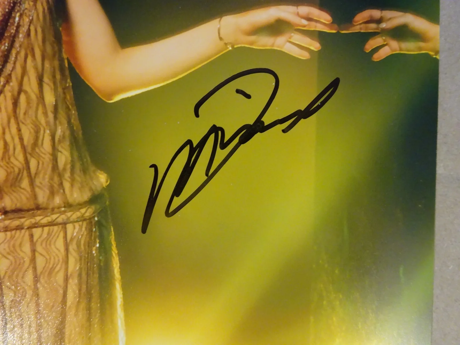 Micaela Diamond — Autographed Micaela Diamond Signed 8x10 Broadway Photo Beckett BAS COA, изображение 3