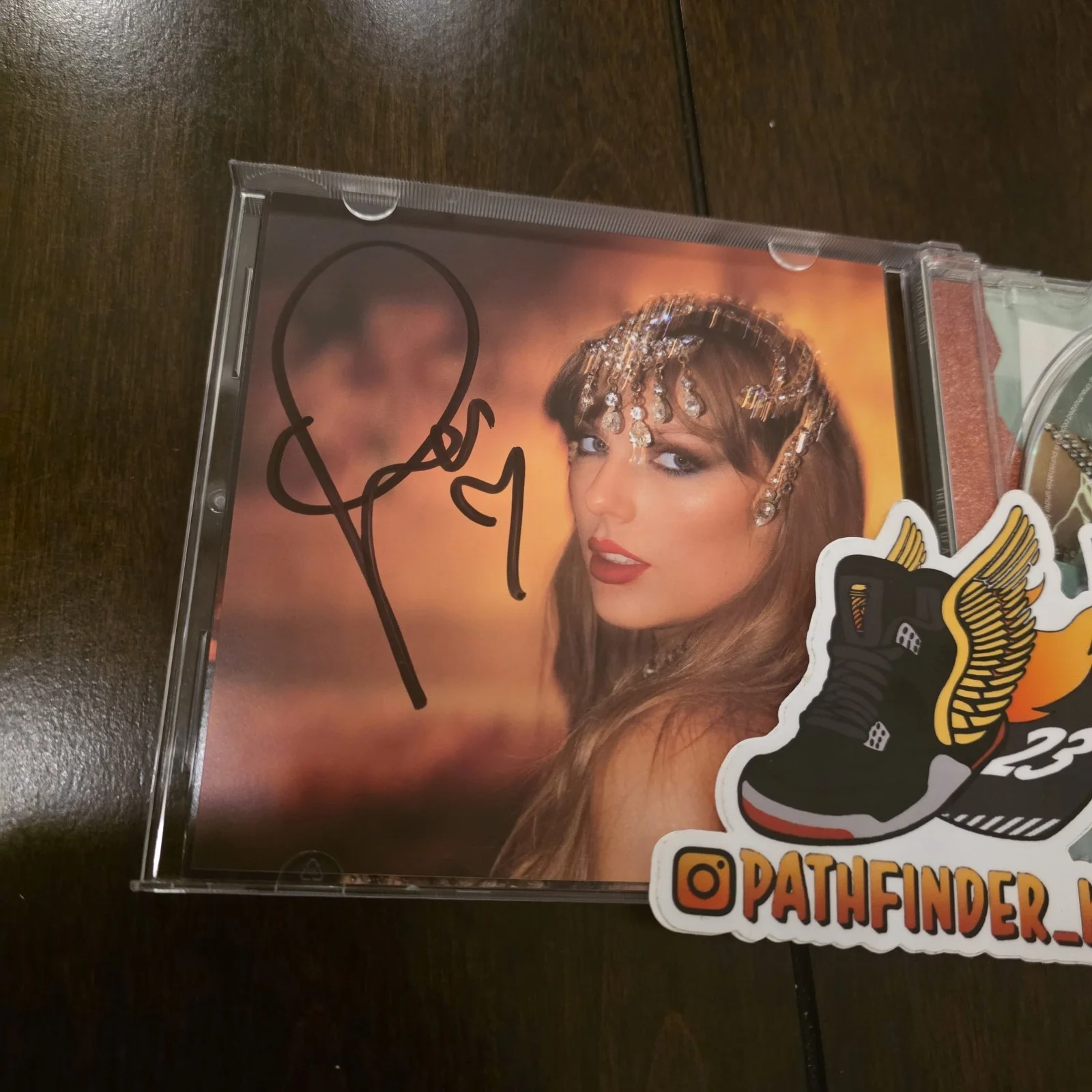 TAYLOR SWIFT The Life of a Showgirl CD + Hand Signed Photo 1 With HEART, изображение 3