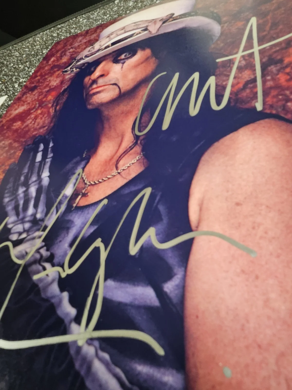 ALICE COOPER ORIGINAL AUTOGRAPH ON GLOSSY 9X12INCHES COA COMES WITH, изображение 3