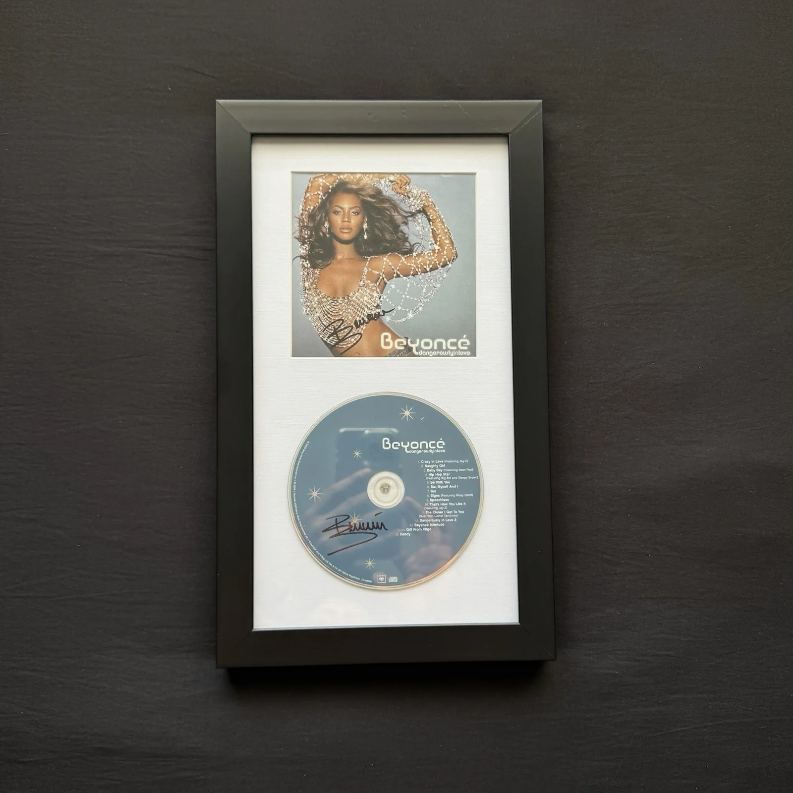 BEYONCÉ DANGEROUSLY IN LOVE Authentic Signed CD Autograph with COA & Frame RARE, image 2