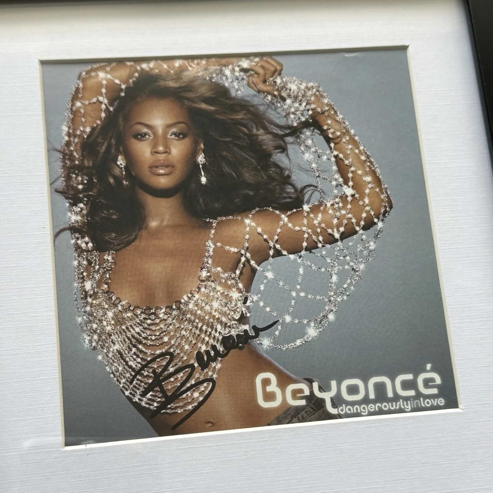 BEYONCÉ DANGEROUSLY IN LOVE Authentic Signed CD Autograph with COA & Frame RARE, image 3