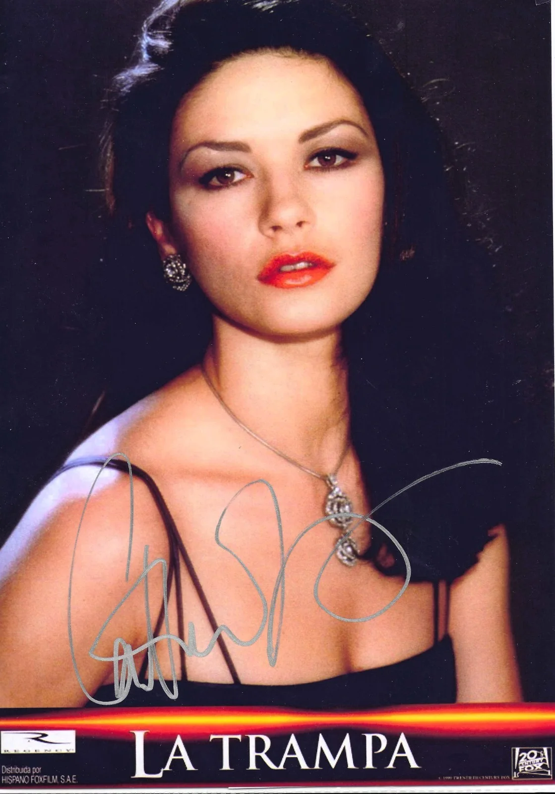 Catherine Zeta Jones — Catherine Zeta Jones Signed Entrapment, ZORRO, CHICAGO COA 8 ¼ x 11 ¾ UNIQUE
