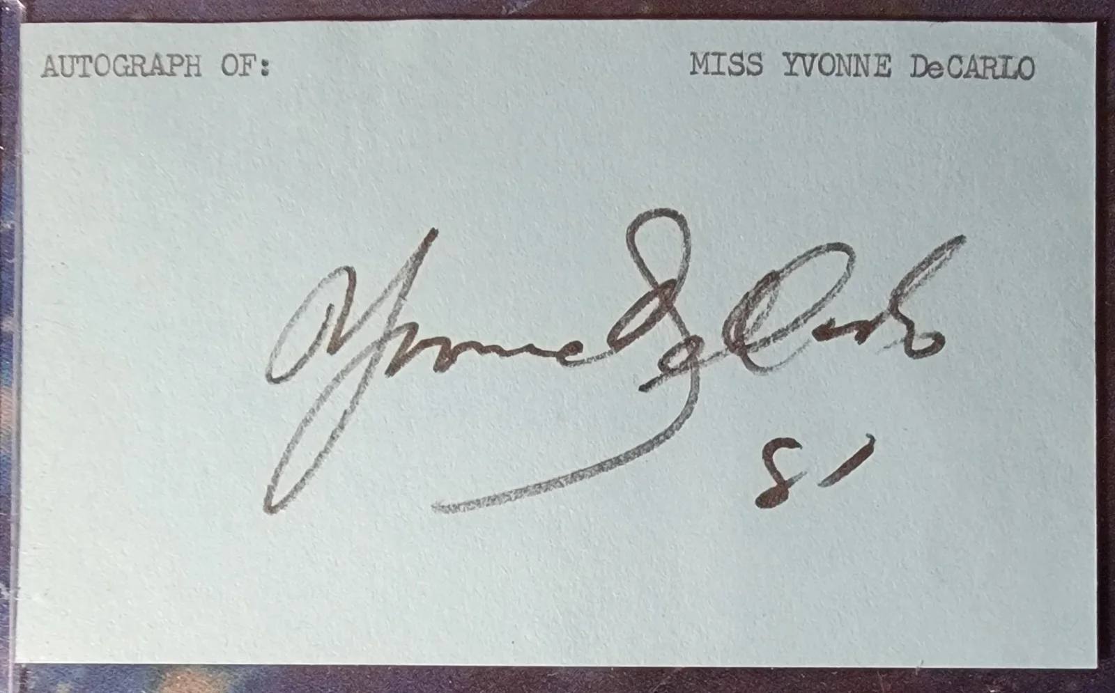 Yvonne De Carlo — Cartão de índice assinado por Yvonne De Carlo com certificado de autenticidade Beckett BAS Lily Munster The Munsters