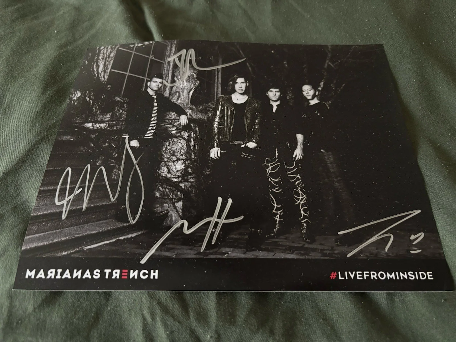*SIGNED* Marianas Trench Photo Autographed By All Band Members, изображение 2
