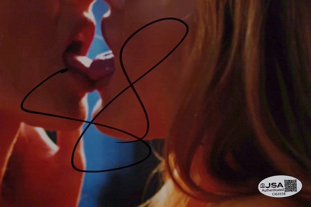 SAMARA WEAVING — Samara Weaving signed "THE BABYSITTER" 8x10 Photo SEXY Kiss Bella Thone JSA COA, image 3