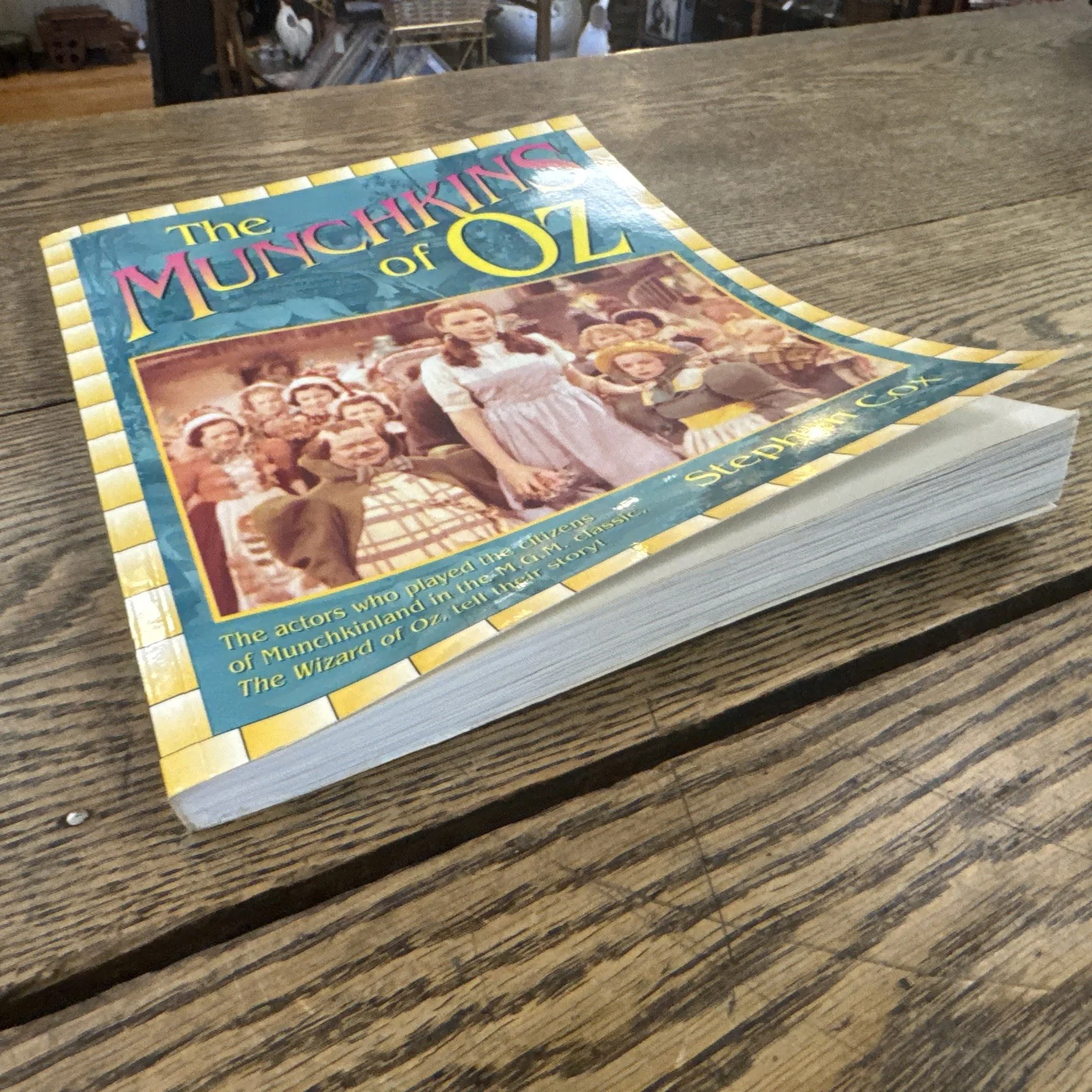 one munchin — The Munchkins Of Oz Book Signed by 2 Original Munchkins Wizard Of Oz, image 2