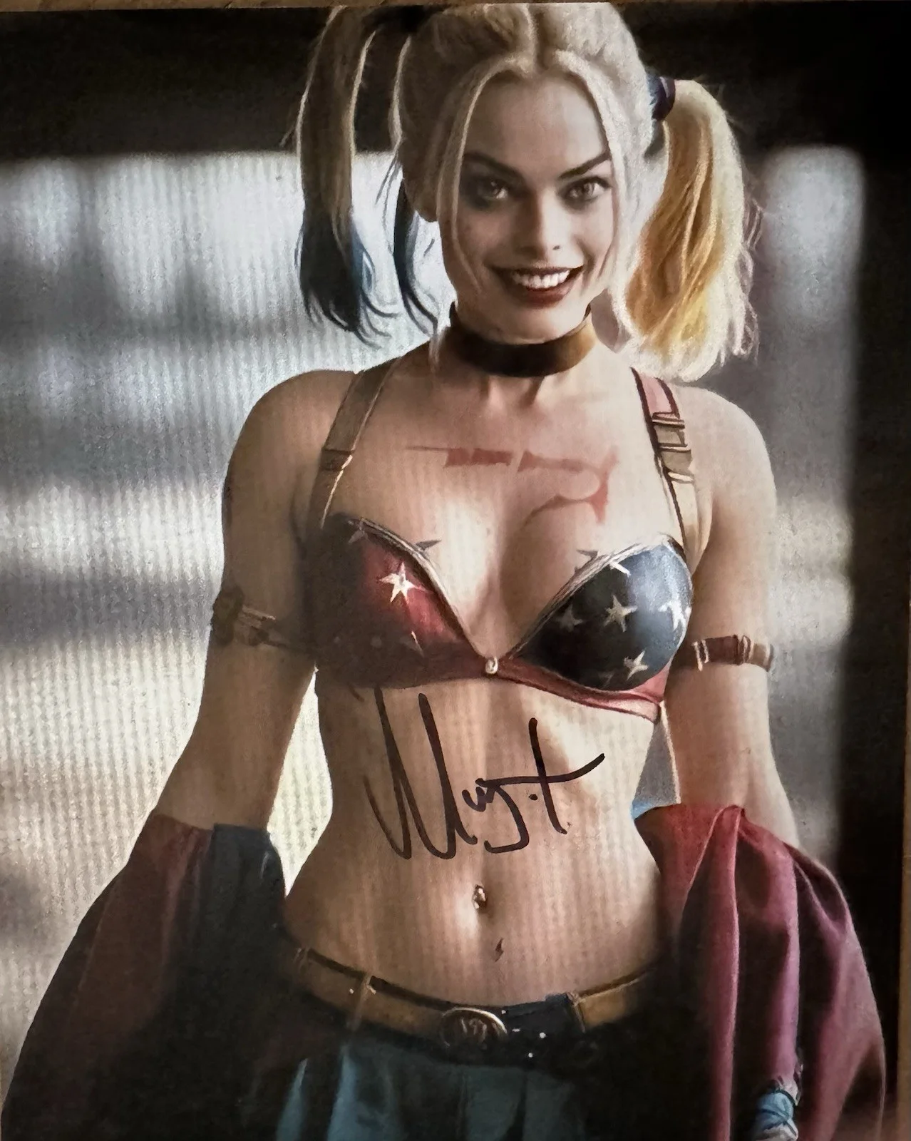 Margot Robbie — Margot Robbie Signed Photo, 8x10 with COA, Suicide Squad, Harley Quinn