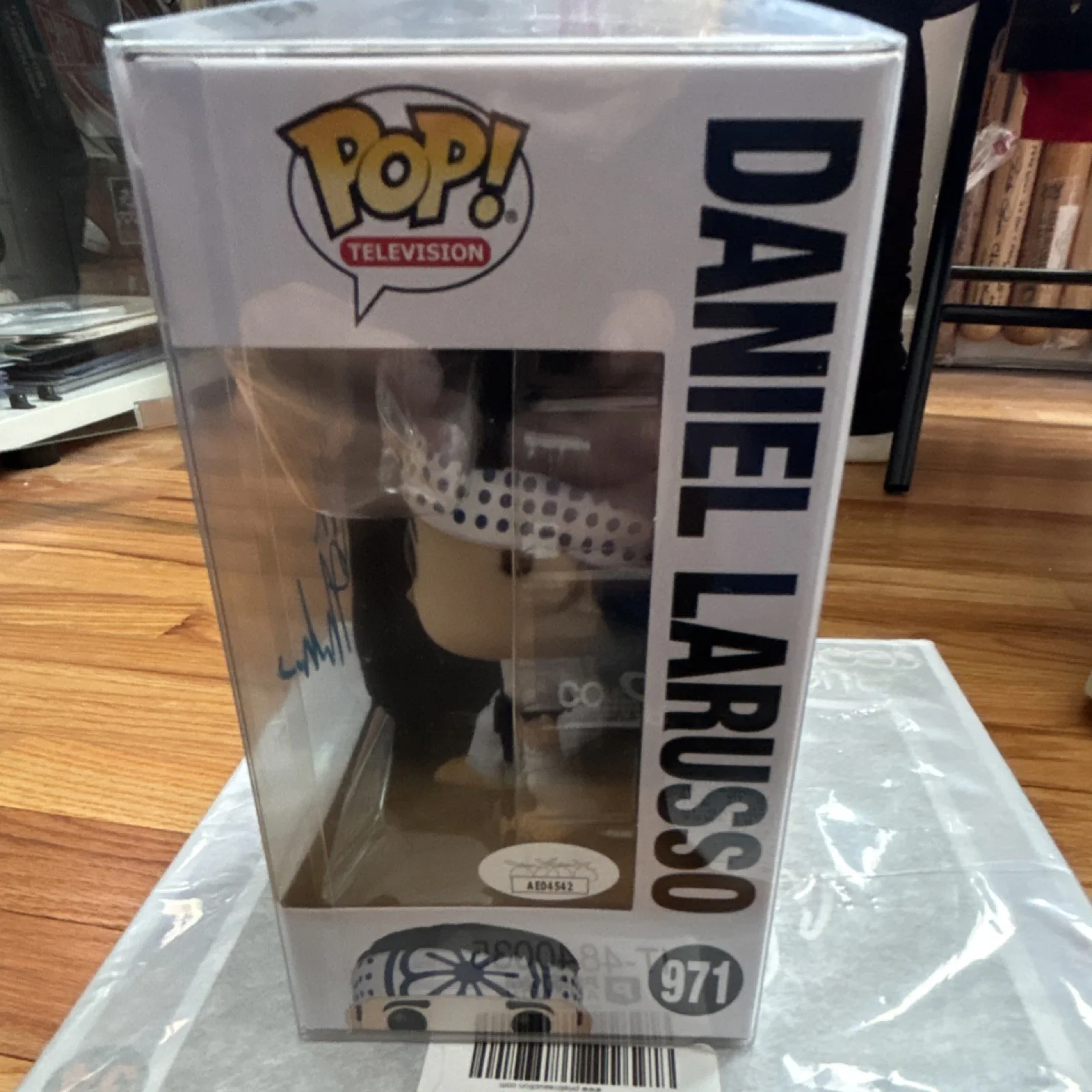 Ralph Macchio — Ralph Macchio Signed Daniel Larusso Funko Pop #971 Cobra Kai JSA Authenticated, image 2