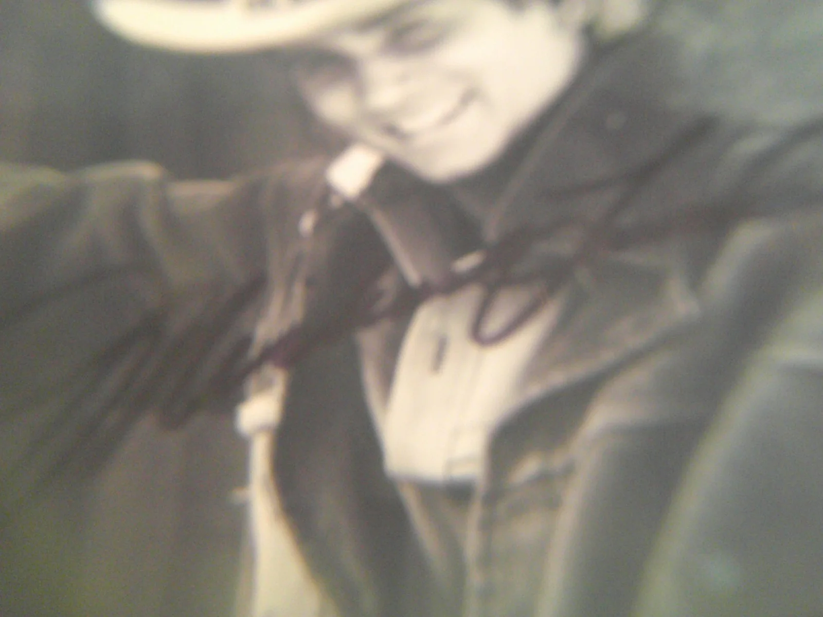 MICHAEL LANDON AS LITTLE JOE ORIGINAL AUTOGRAPHED 8 X 10 GLOSSY WITH COA-NICE, изображение 2