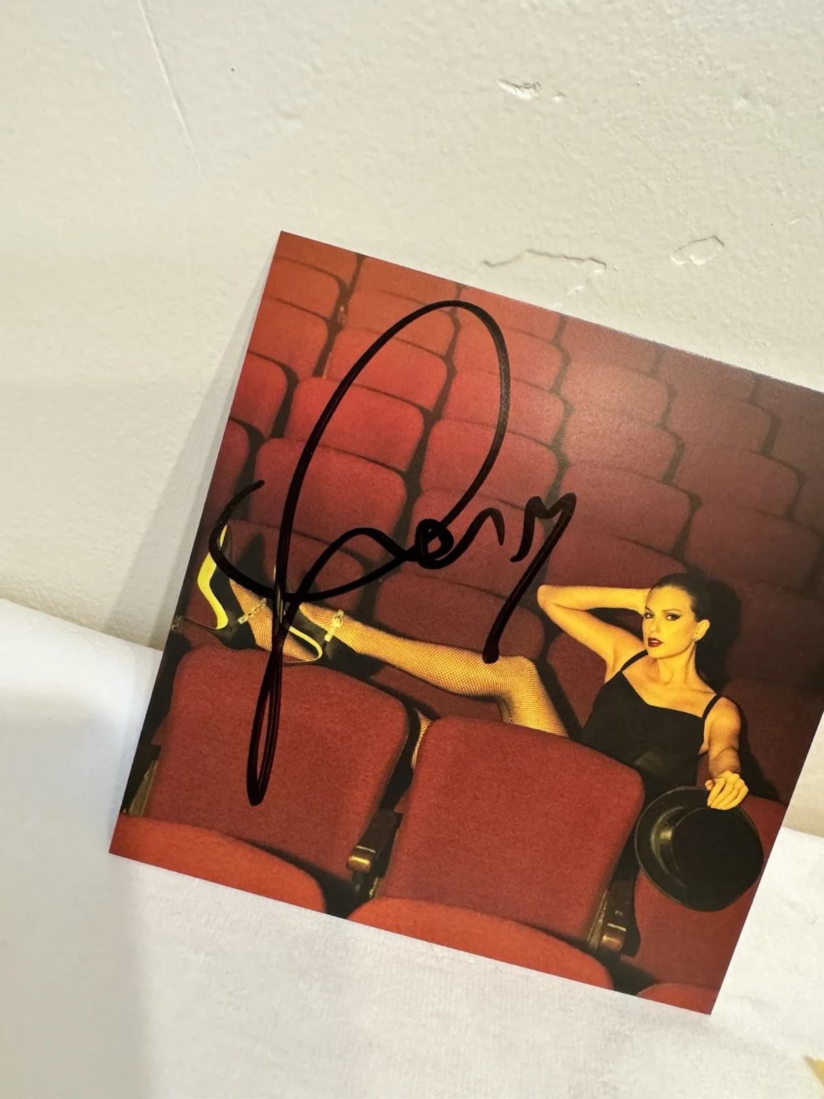 Taylor Swift | The Life of a Showgirl — CD + Signed Photo # 4 — Unique Heart, изображение 3