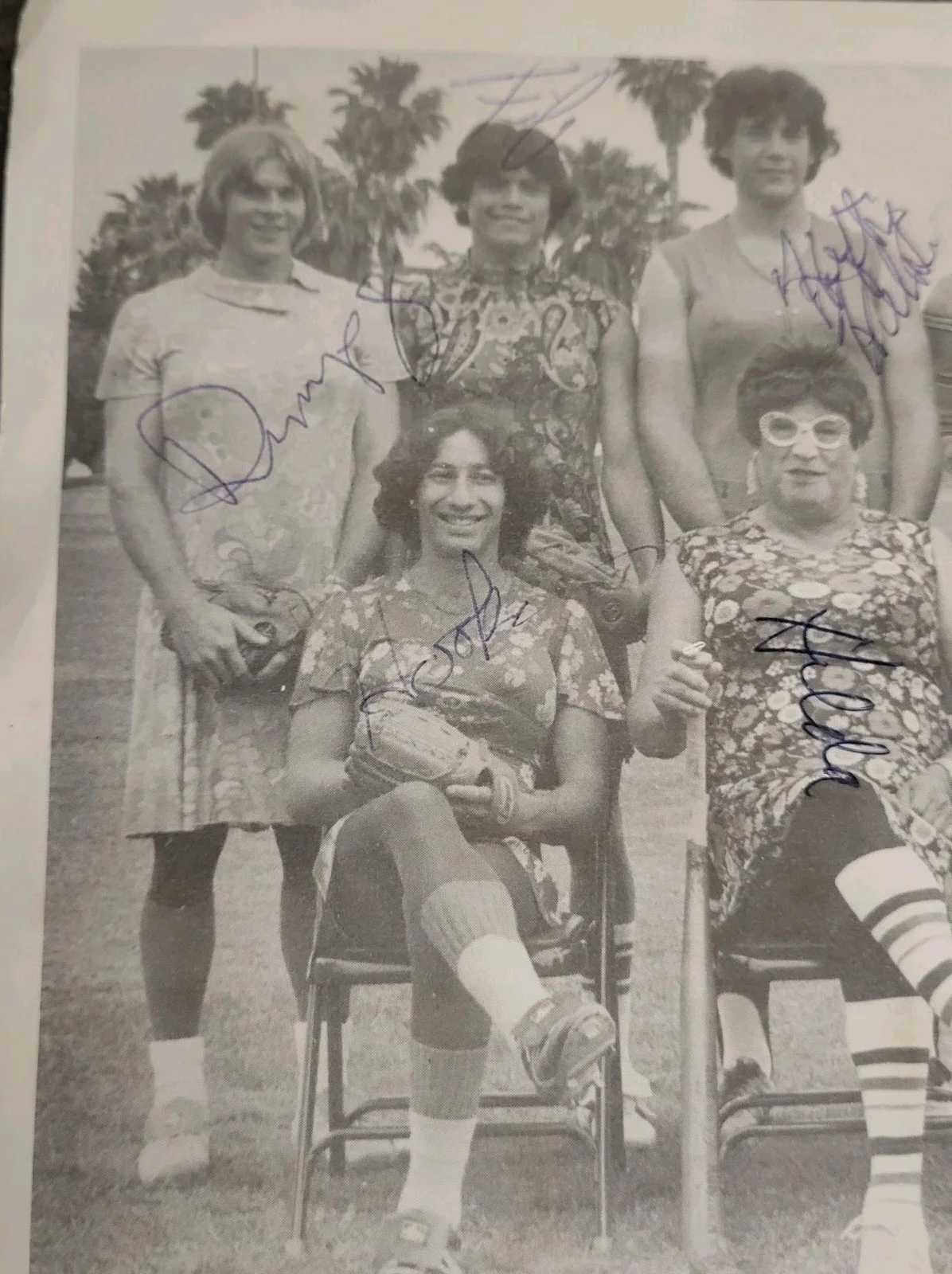 California Cuties — Rare 1960s 70s California Cuties Drag Softball Team Autographed Promo Photo, изображение 4