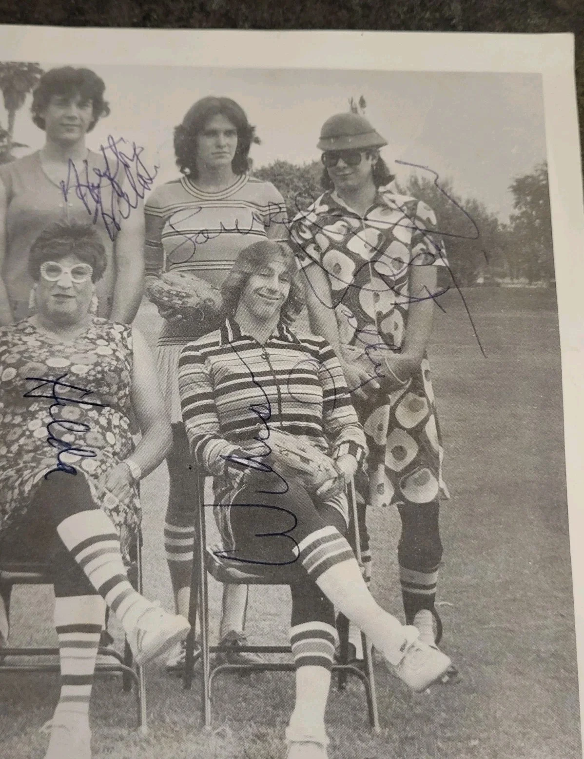 California Cuties — Rare 1960s 70s California Cuties Drag Softball Team Autographed Promo Photo, изображение 5