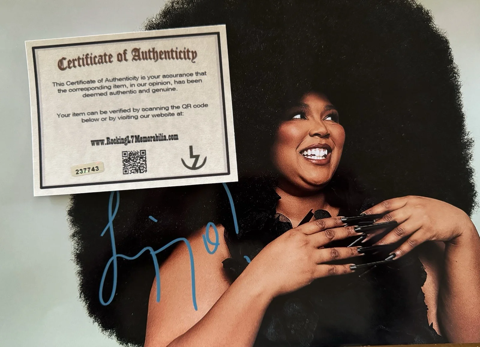 Lizzo signed 8.5x11” photo Rap Hip-Hop Singer Songwriter Dancer COA ￼, image 3