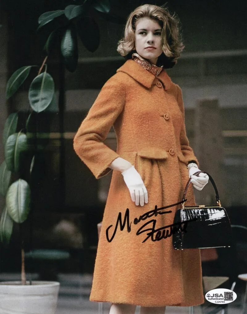 Martha Stewart — Martha Stewart Signed Autograph 8x10 Photo - Young Entrepreneur Modeling JSA COA