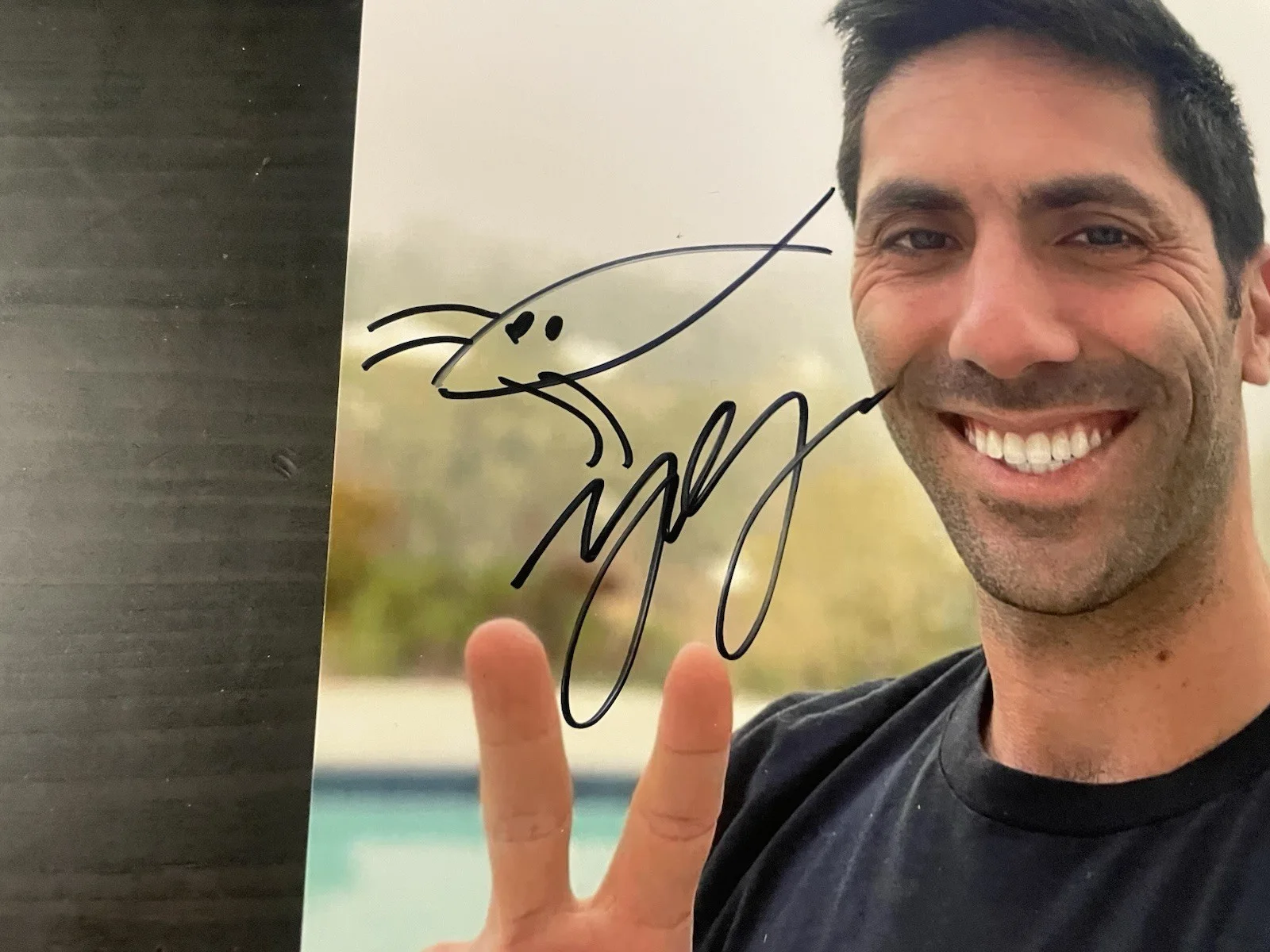 Nev Schulman — Nev Schulman Signed Catfish 8x10 Photo Autographed JSA COA, image 2