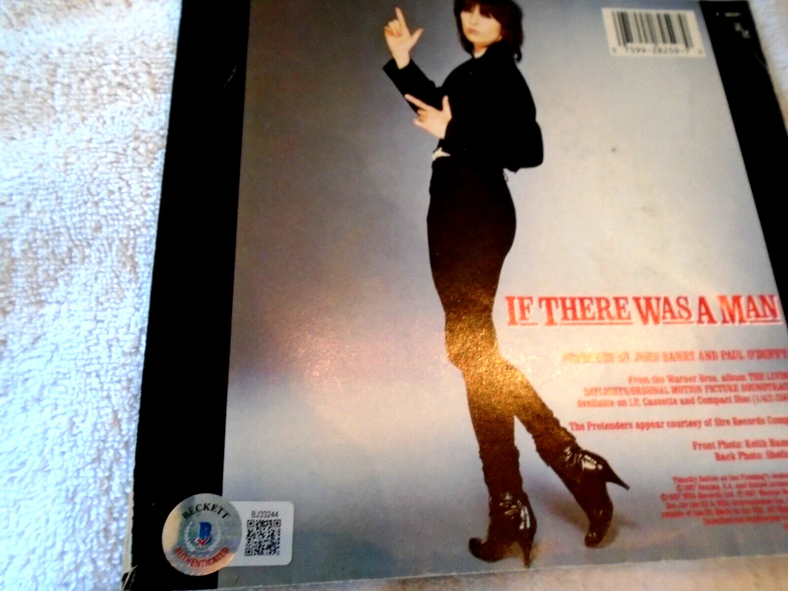 CHRISSY HYNDE (The Pretenders) Signed Record Album (45) Sleeve -Beckett Auth., изображение 2