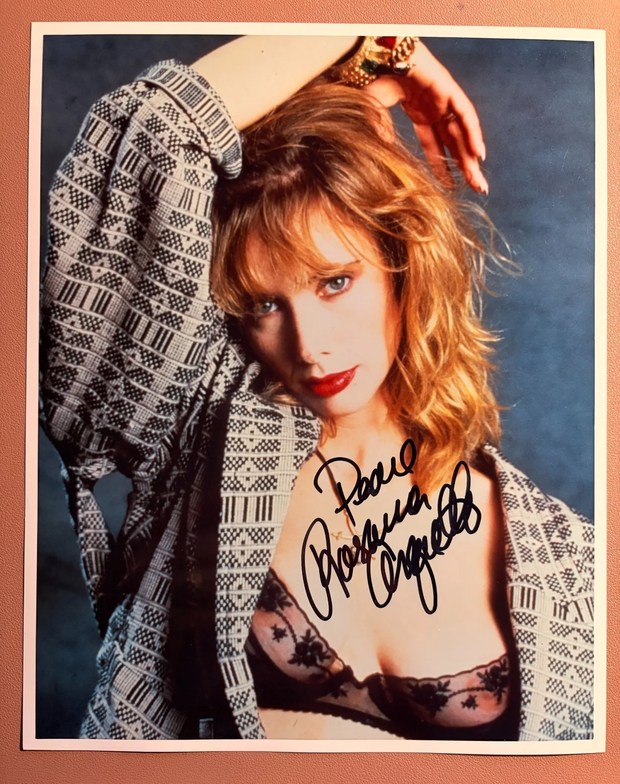 Rosanna Arquette — Rosanna Arquette Signed• 8x10•MINT• Color Photo with Todd Mueller Autographs COA, изображение 3
