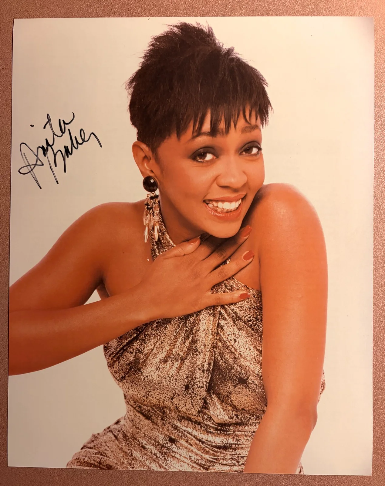 Anita Baker Signed• 8x10•MINT• Color Photo with Todd Mueller Autographs COA, image 3