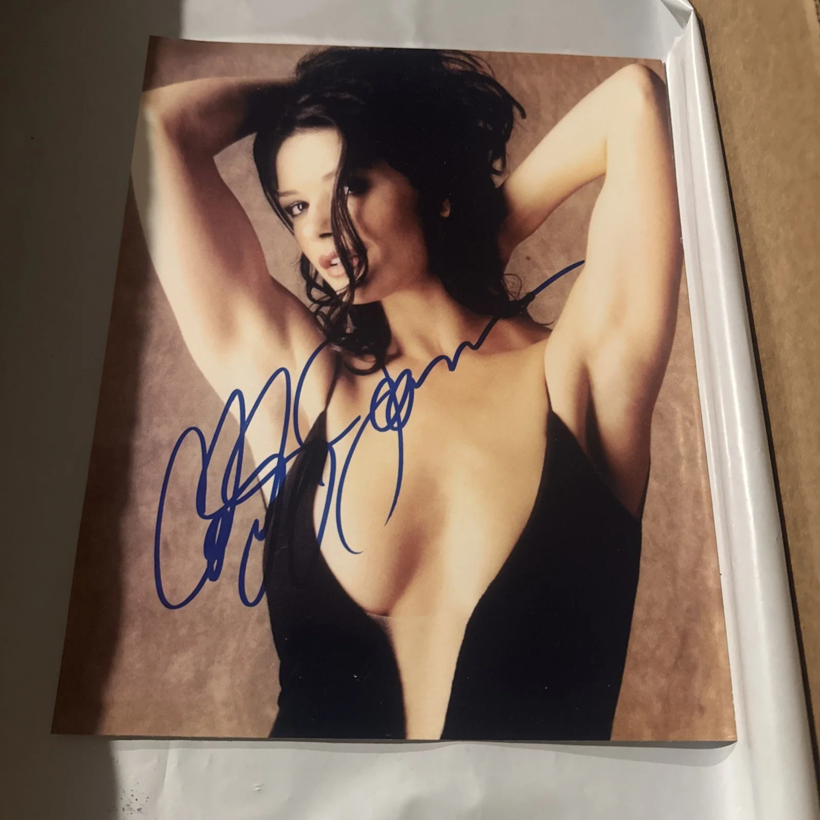 Catherine Zeta Jones — Catherine Zeta Jones hand signed autographed 8x10 photo