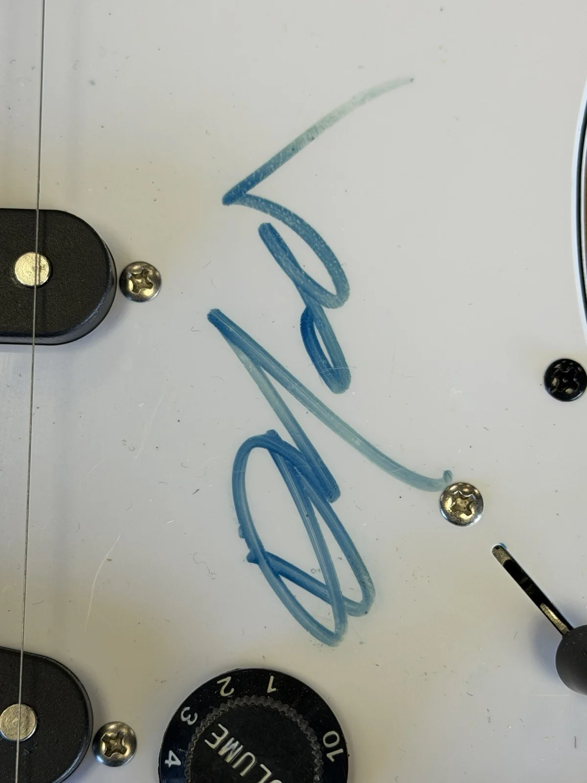 Willie Nelson Signed Electric Guitar RR Auction COA !, image 2