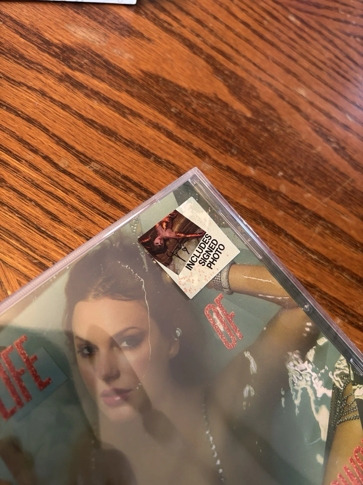 Taylor Swift - The Life of a Showgirl CD + Hand SIGNED Photo 2 SEALED, изображение 2