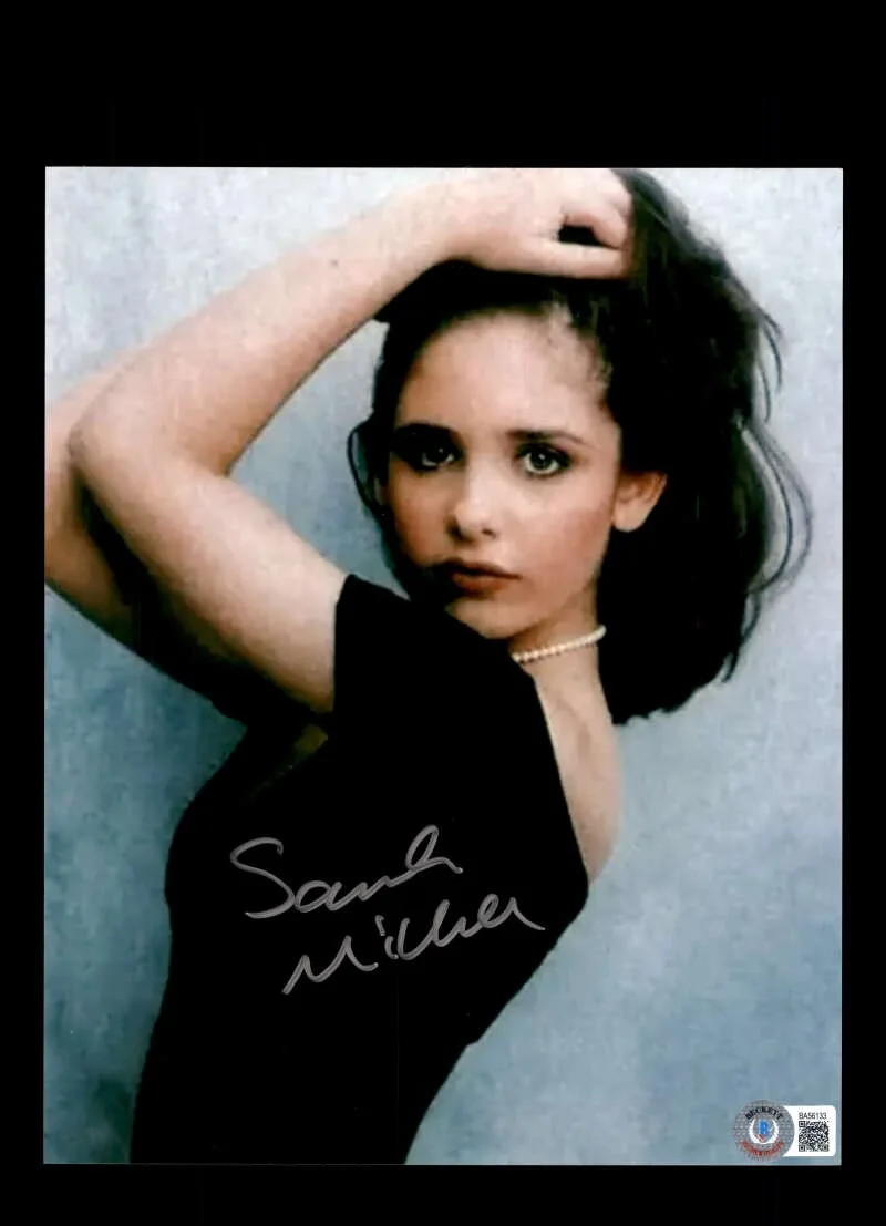 Sarah Michelle Gellar — Sarah Michelle Gellar Beckett BAS Signed 8x10 Photo Autograph