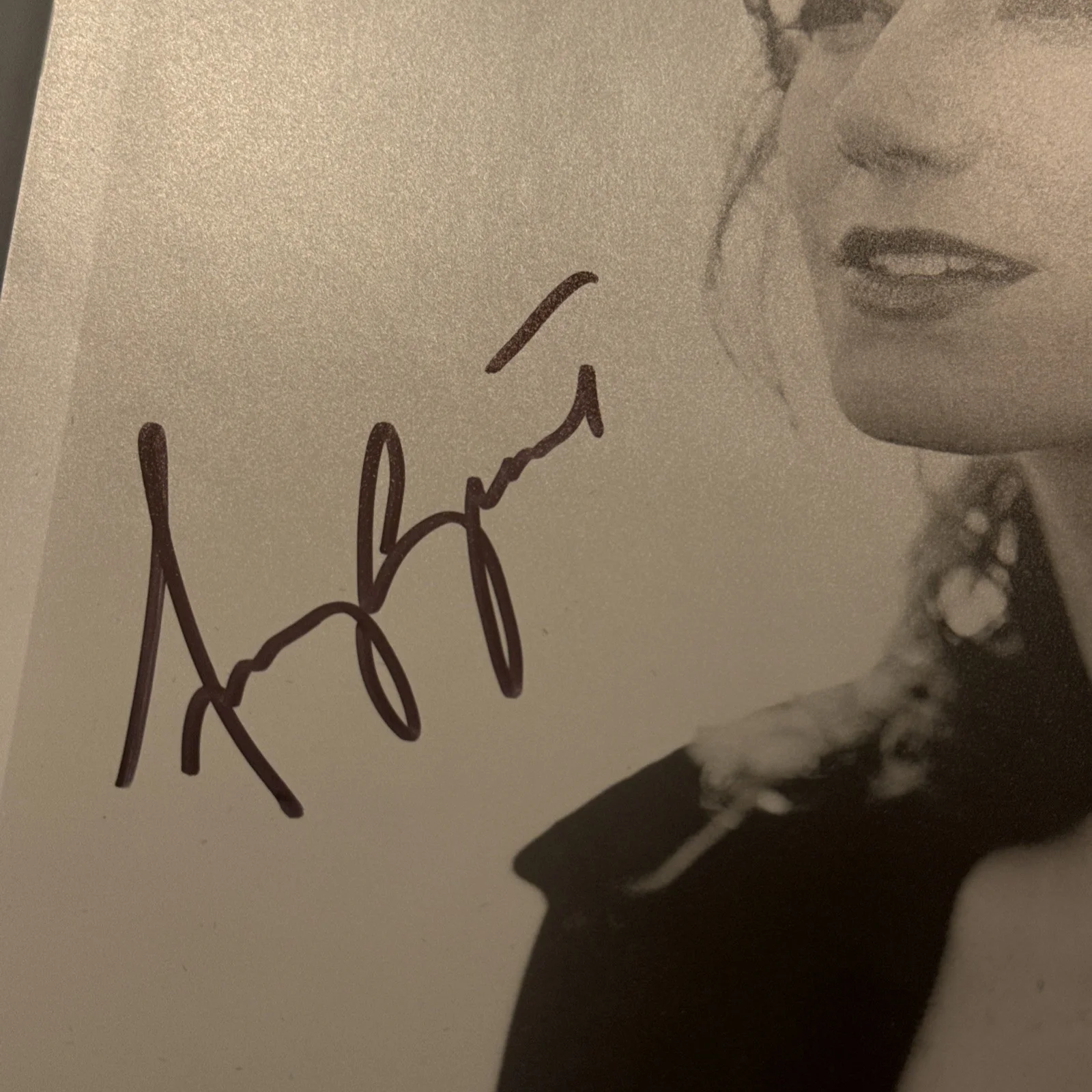 AMY GRANT ("El Shaddai/Baby Baby") Signed 8" X 10" Black and White Photo, изображение 2
