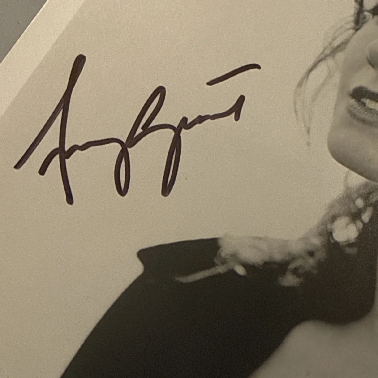 AMY GRANT ("El Shaddai/Baby Baby") Signed 8" X 10" Black and White Photo, изображение 5