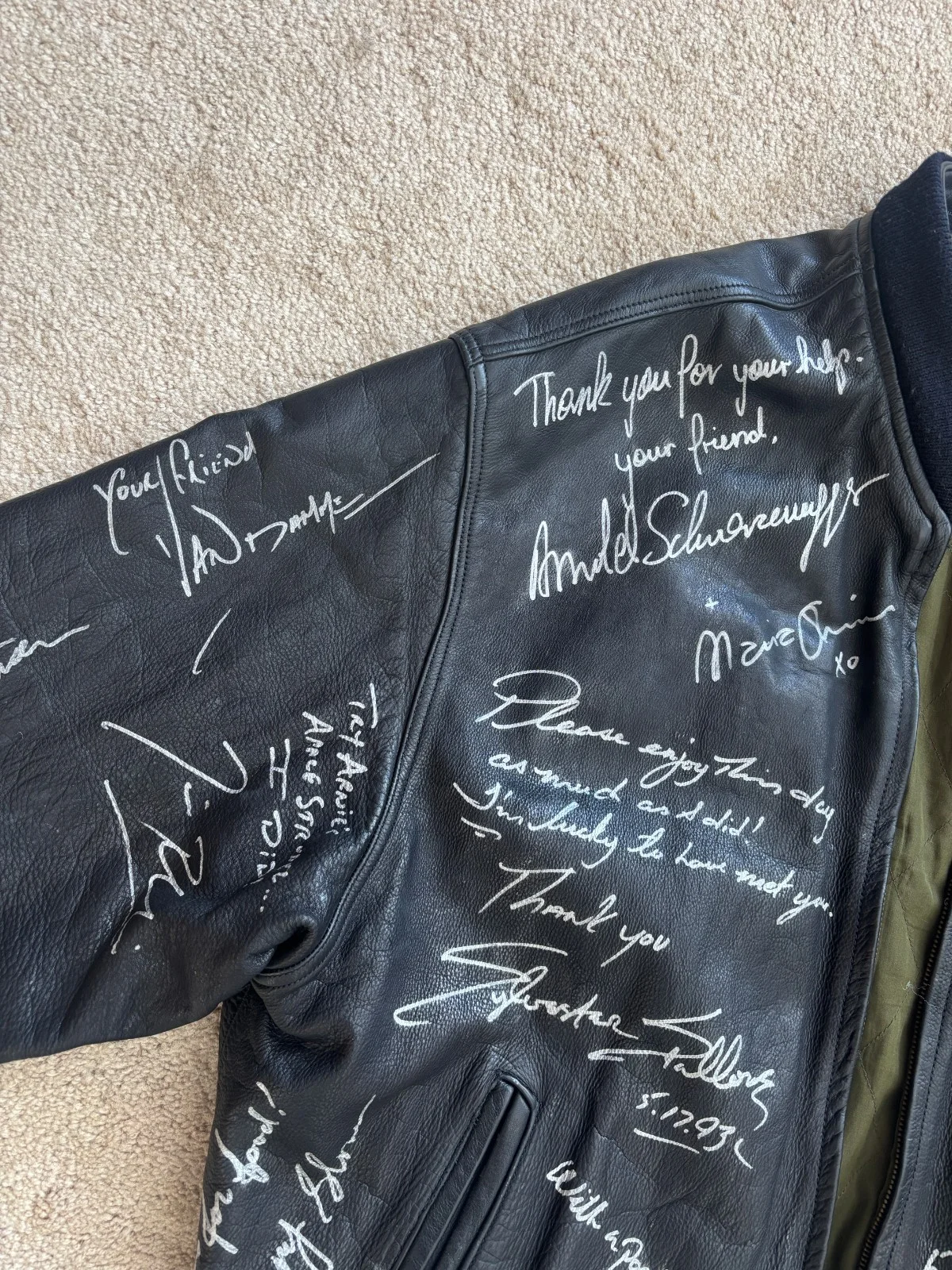 Stallone, Schwarzenegger, Willis, Swayze, MANY MORE — Planet Hollywood London Signed 20x Opening Night Leather Jacket Stallone & More, изображение 4