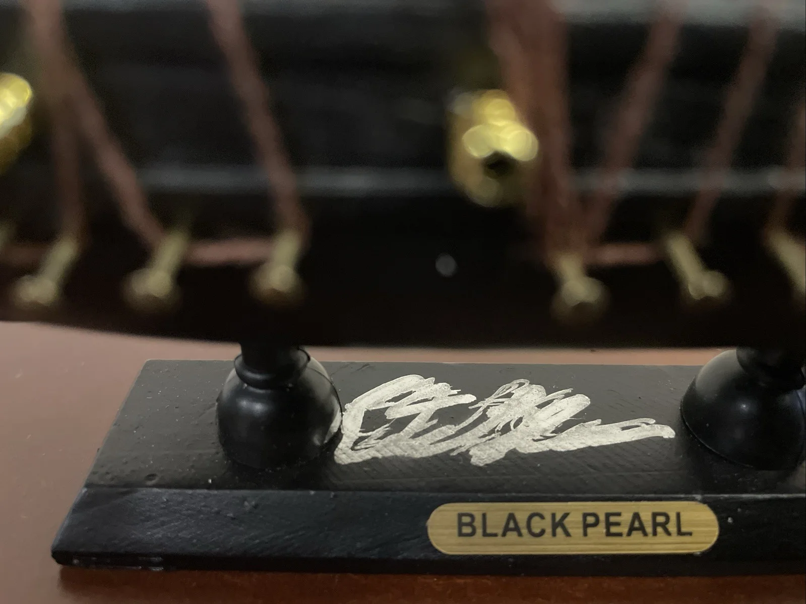 Orlando Bloom — Pirates of the Caribbean Orlando Bloom Black Pearl Ship & Hat Signed Props COA, изображение 3