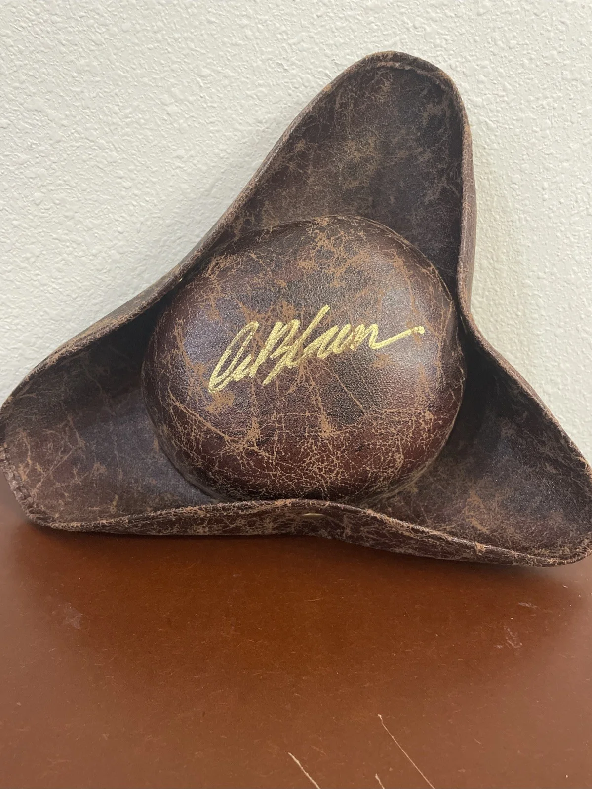Orlando Bloom — Pirates of the Caribbean Orlando Bloom Black Pearl Ship & Hat Signed Props COA, изображение 5