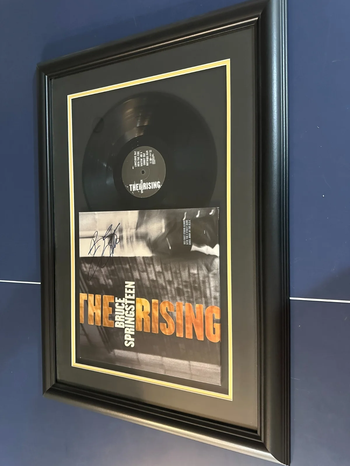 BRUCE SPRINGSTEEN AUTOGRAPHED SIGNED "THE RISING" RECORD ALBUM FRAMED 30" X 21", image 5