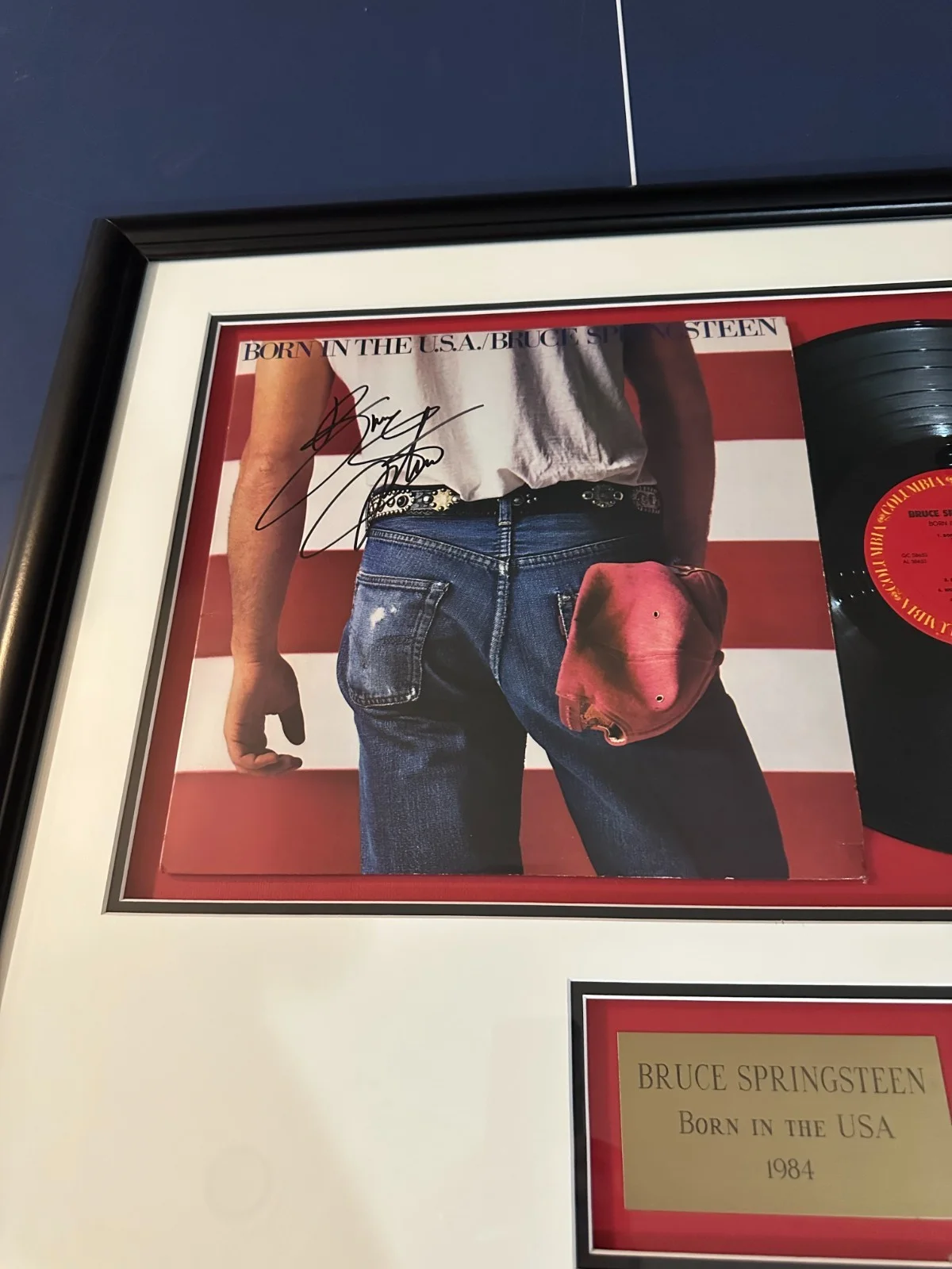 BRUCE SPRINGSTEEN AUTOGRAPHED SIGNED "BORN IN THE USA" ALBUM FRAMED RECORD 30X26, image 2